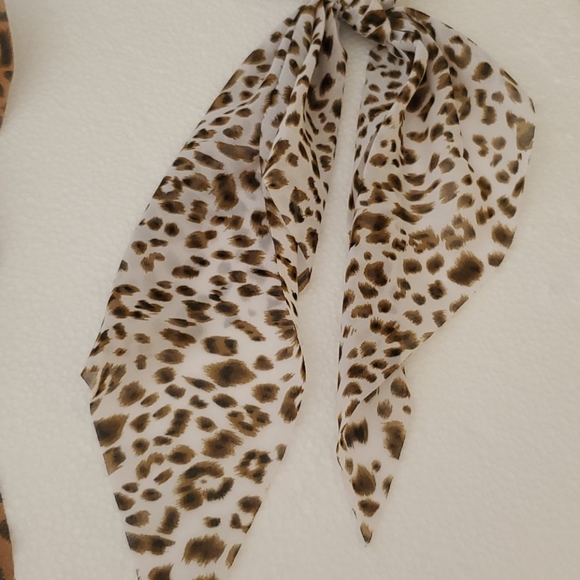 💜 2 /$22Set of 2 Scarf scrunchies Leopar… - Picture 5 of 7